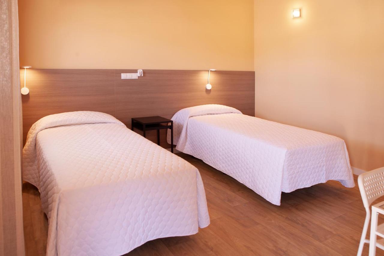 Hostal La Posada De Mari La Cabrera Zewnętrze zdjęcie